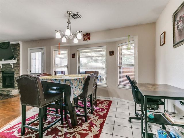 12012 Larkdale Drive, Yukon, OK 73099