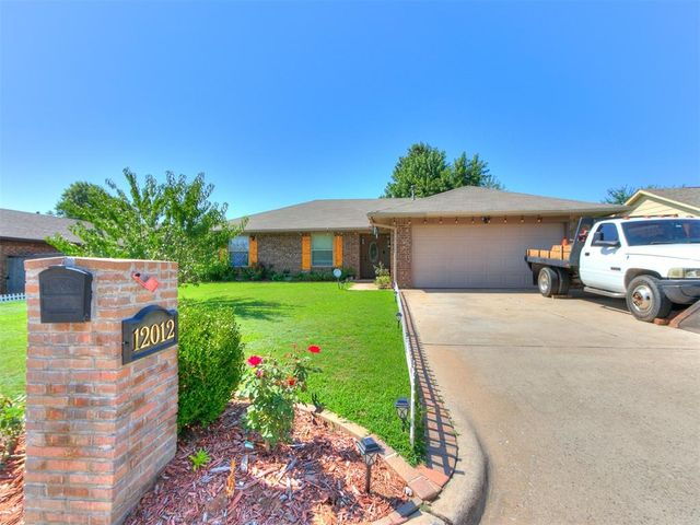 12012 Larkdale Drive, Yukon, OK 73099
