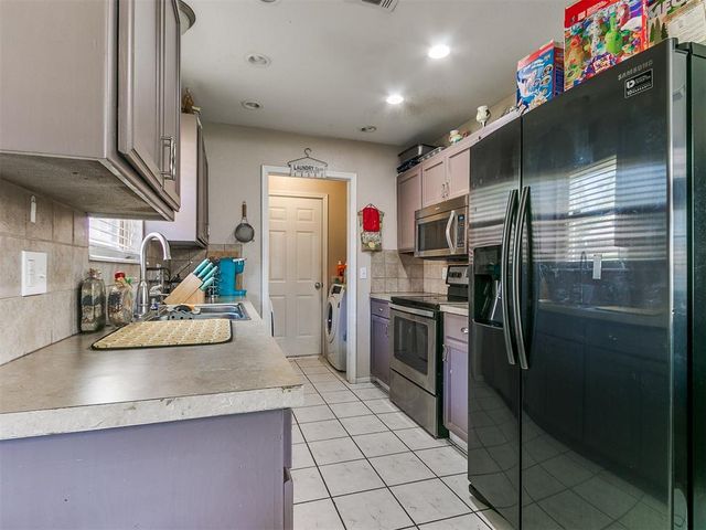 12012 Larkdale Drive, Yukon, OK 73099