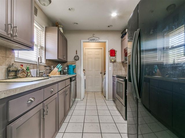 12012 Larkdale Drive, Yukon, OK 73099