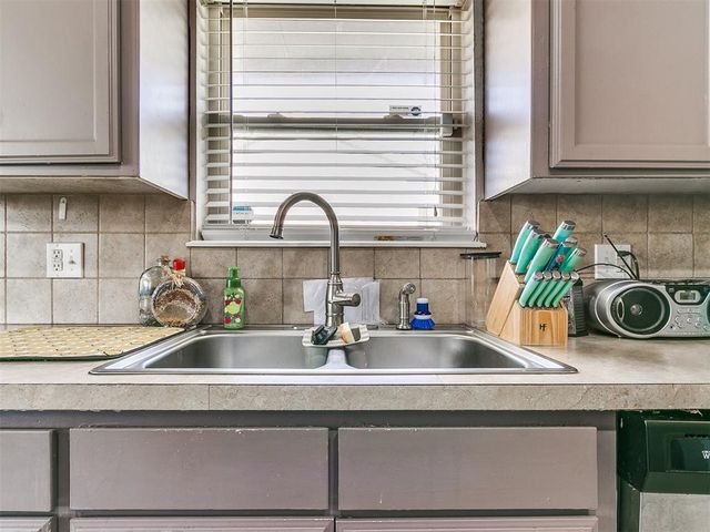 12012 Larkdale Drive, Yukon, OK 73099