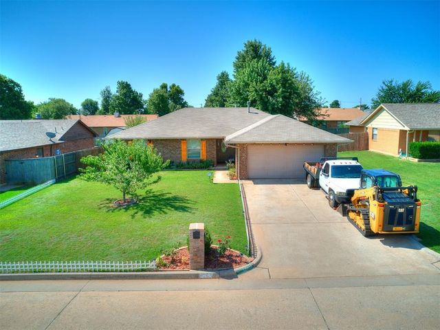 12012 Larkdale Drive, Yukon, OK 73099