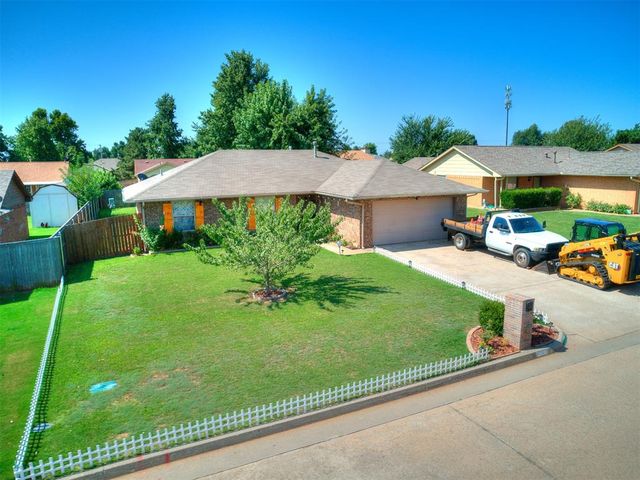 12012 Larkdale Drive, Yukon, OK 73099