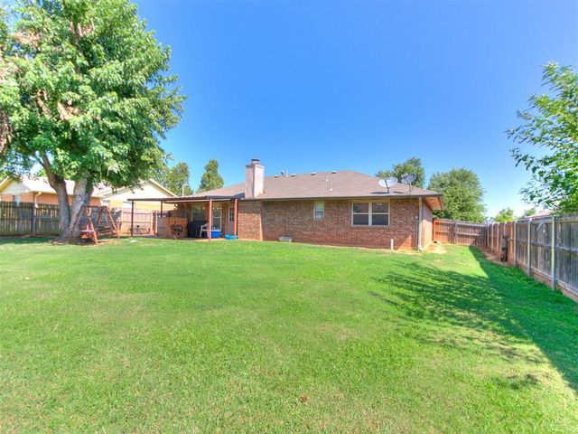 12012 Larkdale Drive, Yukon, OK 73099