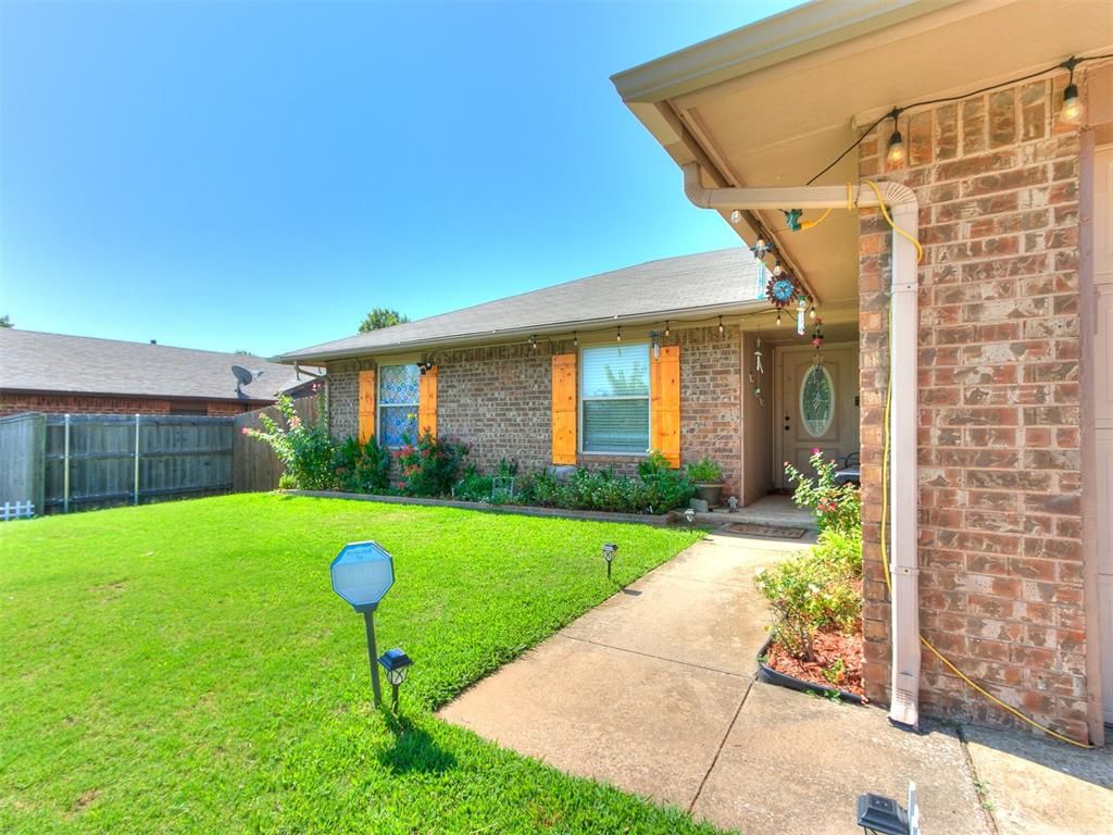 12012 Larkdale Drive, Yukon, OK 73099