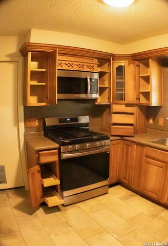 904 W. WEST STREET, Stockdale, TX 78160