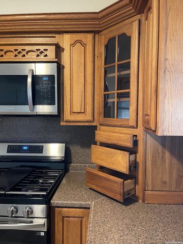 904 W. WEST STREET, Stockdale, TX 78160