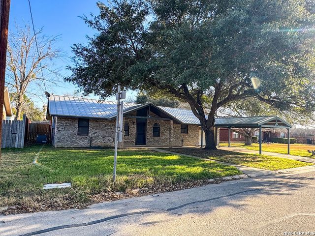 904 W. WEST STREET, Stockdale, TX 78160