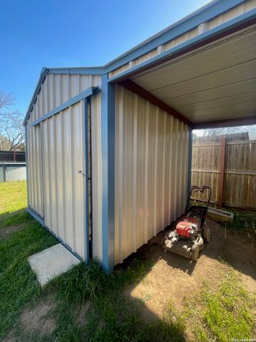 904 W. WEST STREET, Stockdale, TX 78160