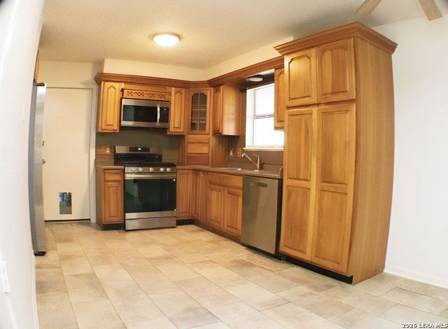 904 W. WEST STREET, Stockdale, TX 78160