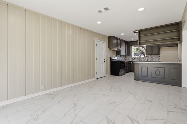 1304 Sherwood Drive, Arlington, TX 76013