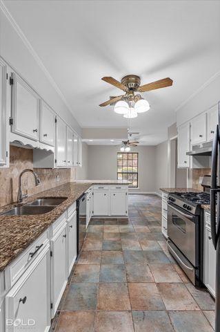 8707 Woodstock Drive, Haughton, LA 71037