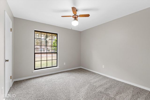 8707 Woodstock Drive, Haughton, LA 71037