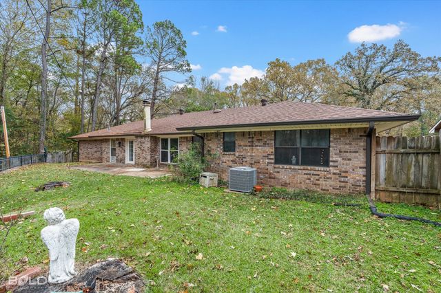 8707 Woodstock Drive, Haughton, LA 71037