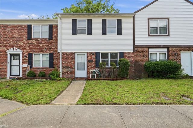 832 N Grosvenor CT, Virginia Beach, VA 23462