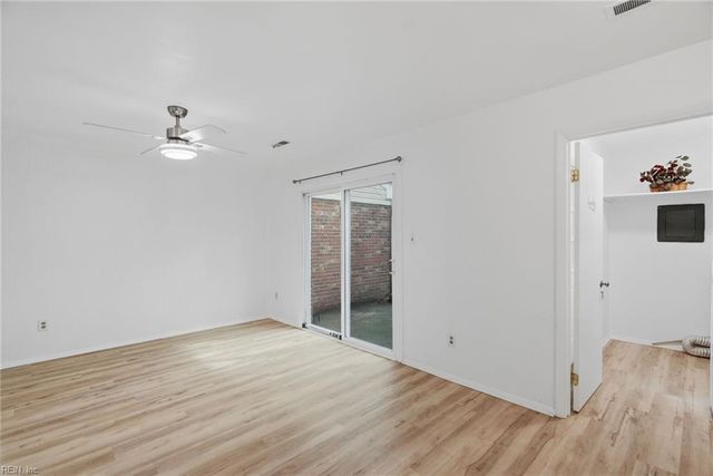 832 N Grosvenor CT, Virginia Beach, VA 23462
