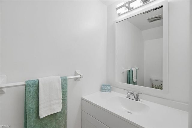 832 N Grosvenor CT, Virginia Beach, VA 23462