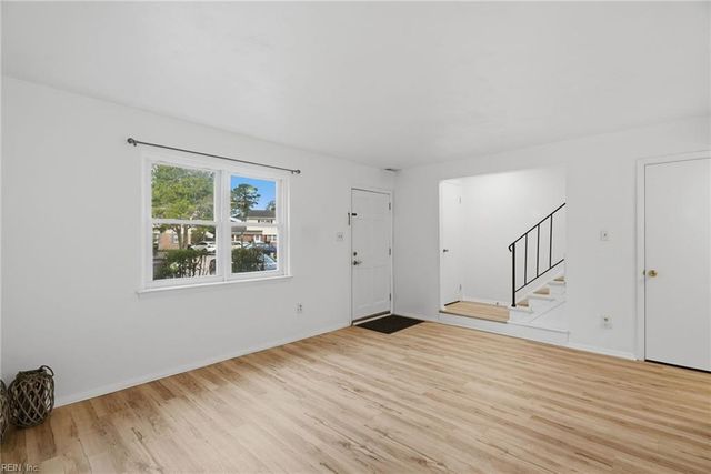 832 N Grosvenor CT, Virginia Beach, VA 23462