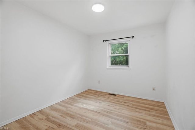 832 N Grosvenor CT, Virginia Beach, VA 23462