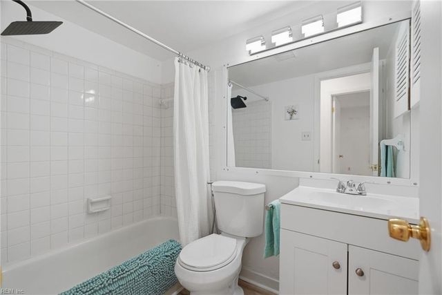 832 N Grosvenor CT, Virginia Beach, VA 23462