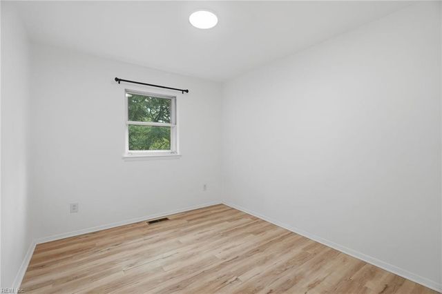 832 N Grosvenor CT, Virginia Beach, VA 23462