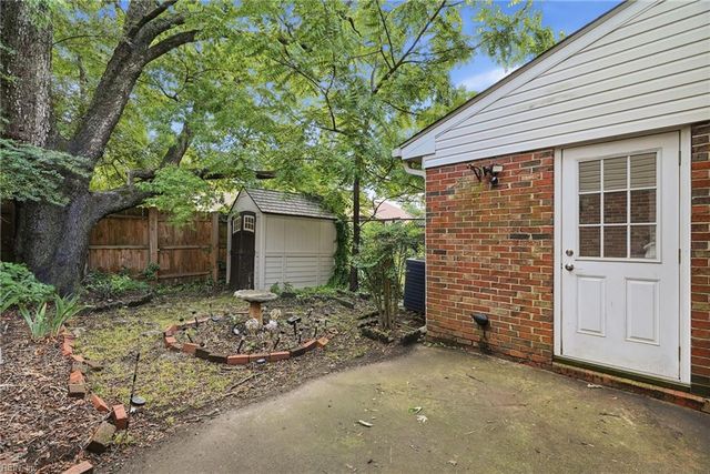 832 N Grosvenor CT, Virginia Beach, VA 23462