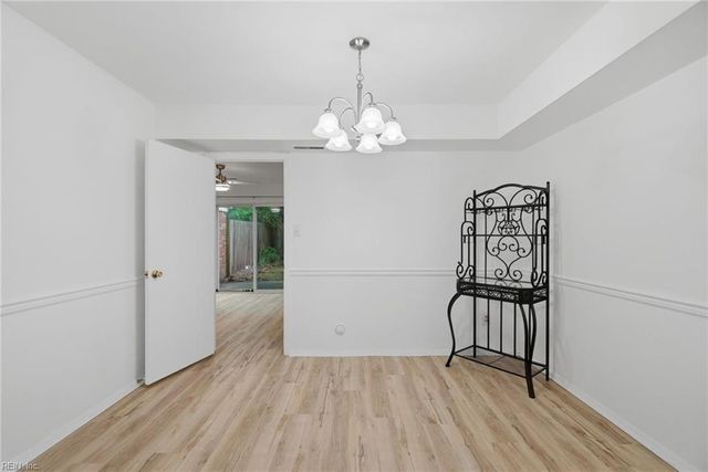 832 N Grosvenor CT, Virginia Beach, VA 23462