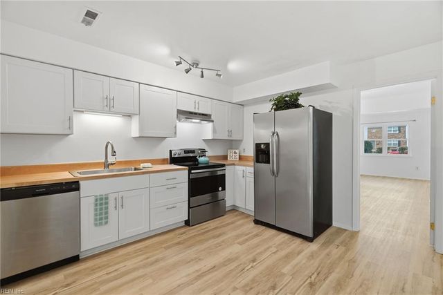 832 N Grosvenor CT, Virginia Beach, VA 23462