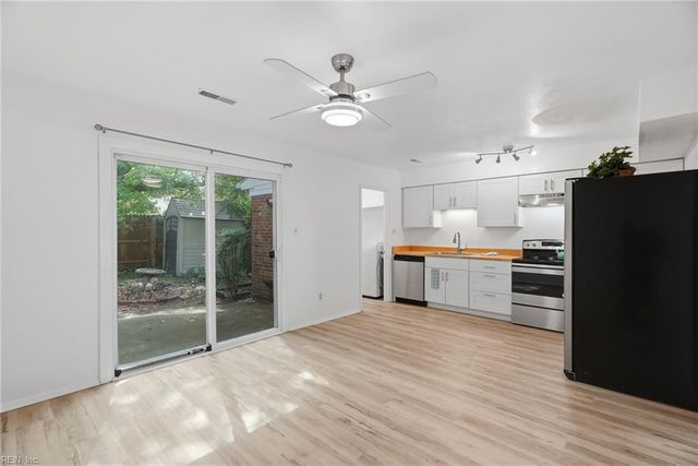 832 N Grosvenor CT, Virginia Beach, VA 23462