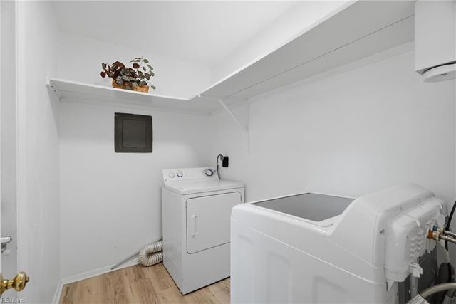 832 N Grosvenor CT, Virginia Beach, VA 23462