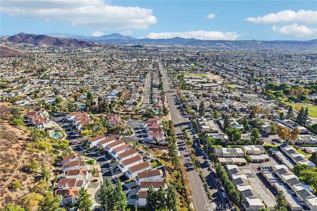 10540 Flora Verda Court, Santee, CA 92071