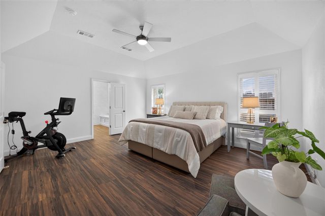931 Fleetwood Place Drive, Houston, TX 77079