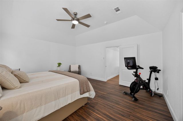 931 Fleetwood Place Drive, Houston, TX 77079
