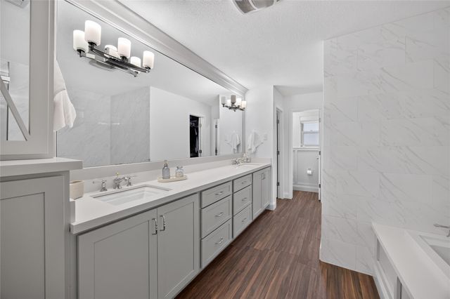 931 Fleetwood Place Drive, Houston, TX 77079