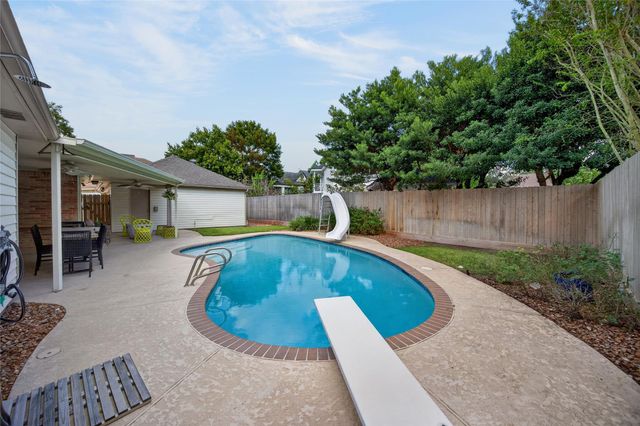 931 Fleetwood Place Drive, Houston, TX 77079