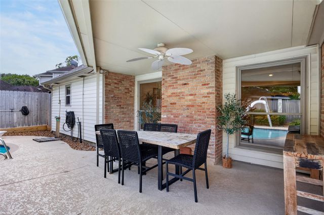 931 Fleetwood Place Drive, Houston, TX 77079