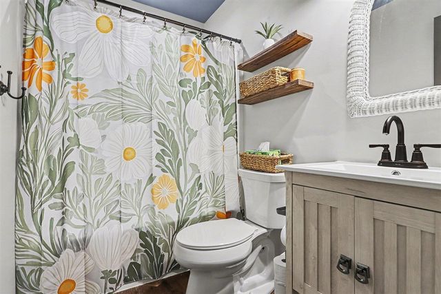 4945 Landing Way, Kalamazoo, MI 49048