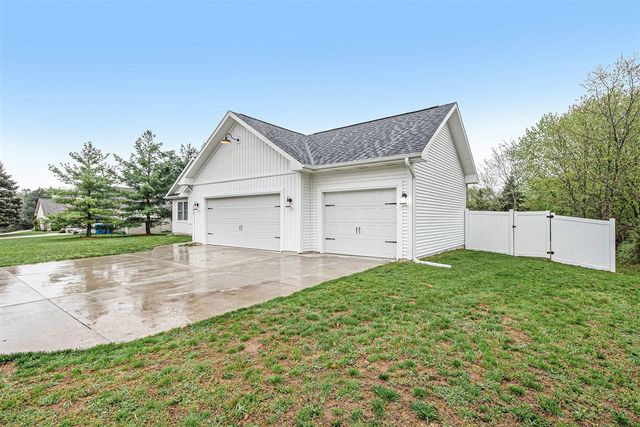 4945 Landing Way, Kalamazoo, MI 49048