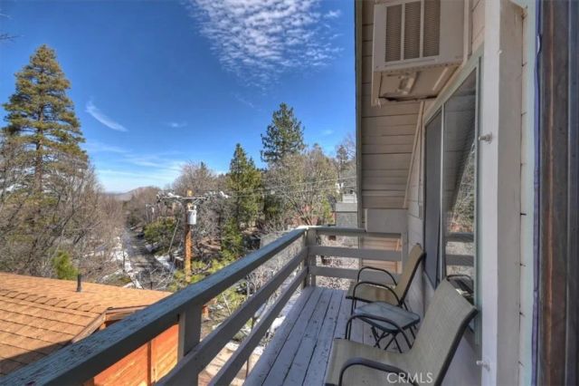 27064 Overlook, Lake Arrowhead, CA 92352