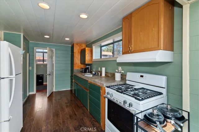 27064 Overlook, Lake Arrowhead, CA 92352