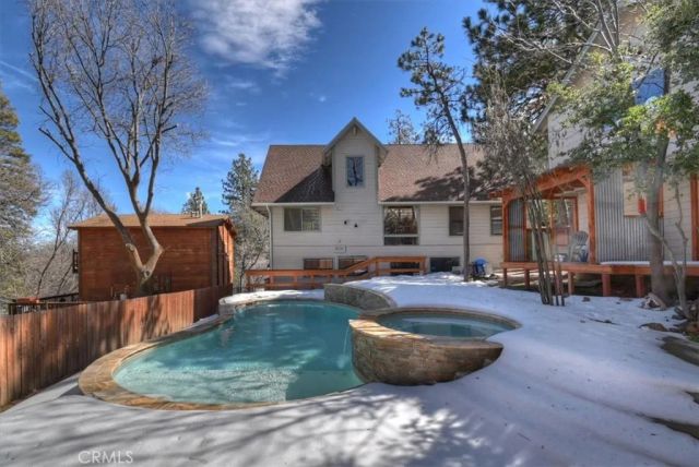 27064 Overlook, Lake Arrowhead, CA 92352