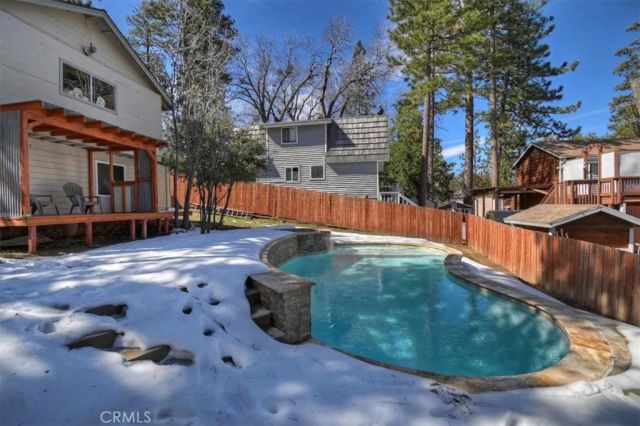 27064 Overlook, Lake Arrowhead, CA 92352