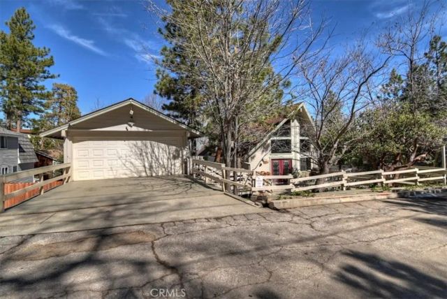 27064 Overlook, Lake Arrowhead, CA 92352