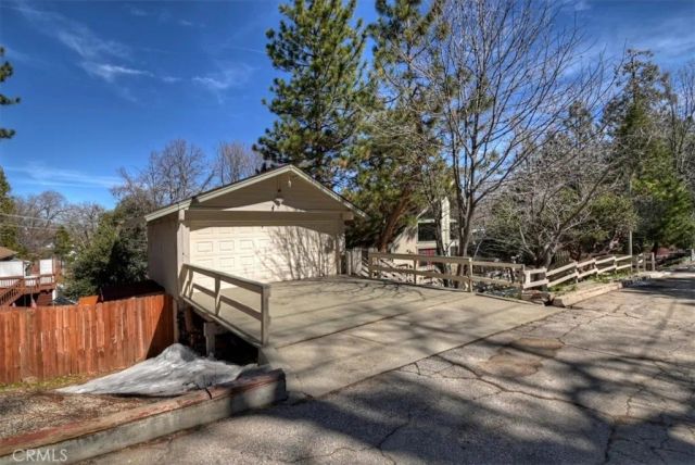 27064 Overlook, Lake Arrowhead, CA 92352