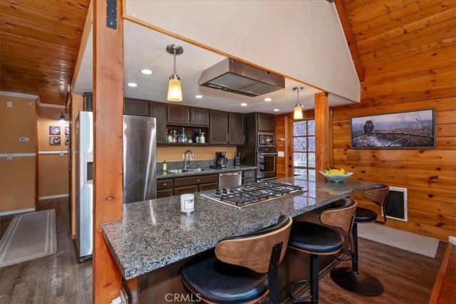 27064 Overlook, Lake Arrowhead, CA 92352