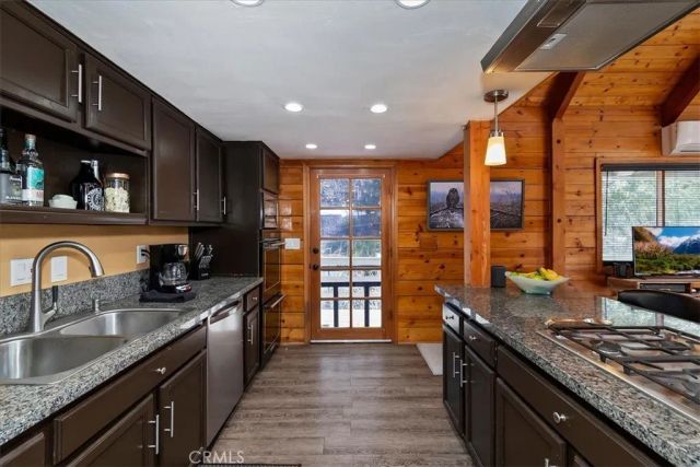 27064 Overlook, Lake Arrowhead, CA 92352