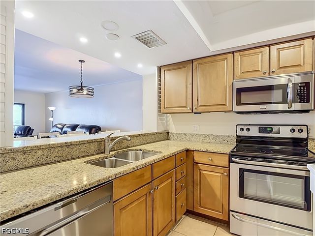 1901 Clifford ST 1003, Fort Myers, FL 33901