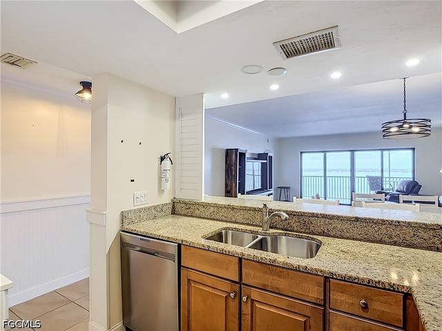 1901 Clifford ST 1003, Fort Myers, FL 33901