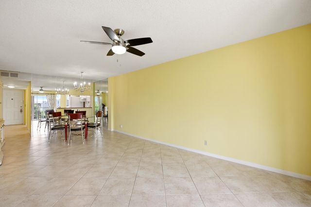3146 Via Poinciana 407, Greenacres, FL 33467