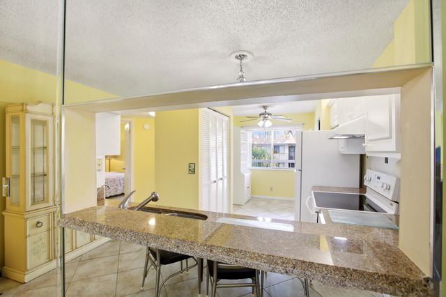 3146 Via Poinciana 407, Greenacres, FL 33467